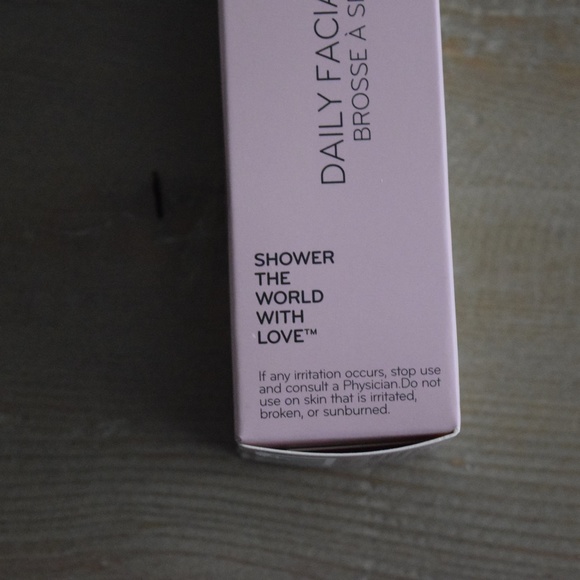 Daily Concepts Daily Facial Dry Brush - Brand New - Picture 4 of 8